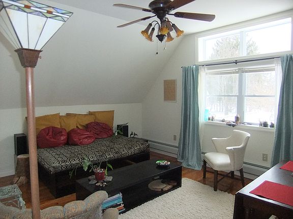 4th image of 39 Waterbury St APT 3