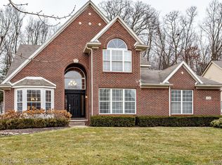 4248 Delphine Dr, Wixom, MI 48393