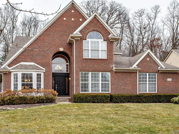 4248 Delphine Dr, Wixom, MI 48393