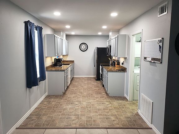 Kitchen from living rm
