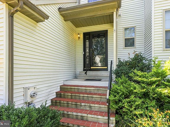 3rd image of 40 Woodstream Ct