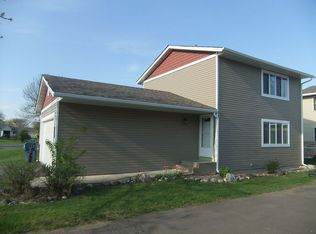 8926 Vinewood Ln N, Maple Grove, MN 55369