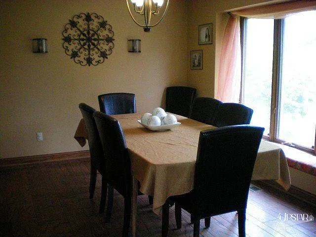 Eat-in Kitchen/Breakfast nook with a window seat.