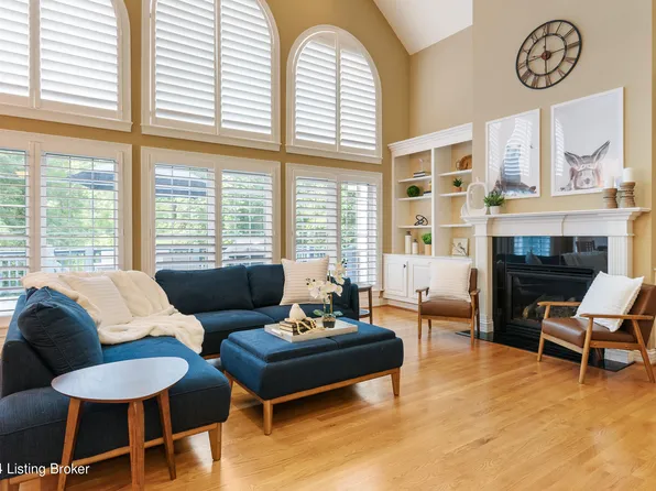 2622 Phoenix Hill Dr, Louisville, KY 40207