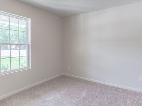 5th image of 3105 Paule Dr
