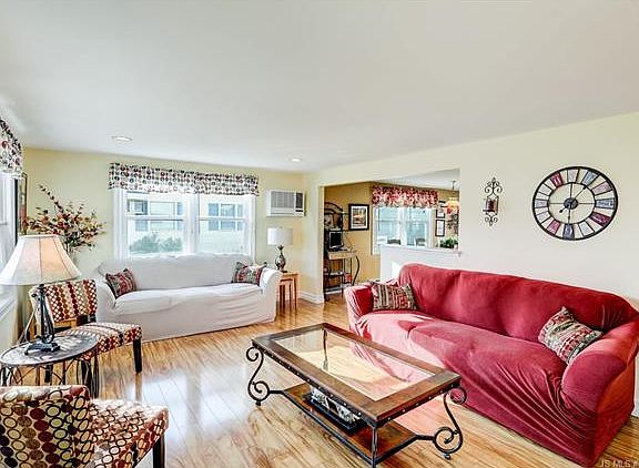 2nd image of 4 W Ramapo Ln
