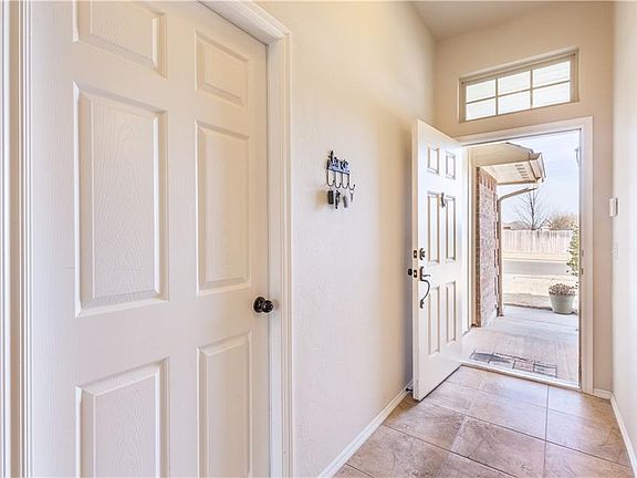 4th image of 2252 Melody Dr