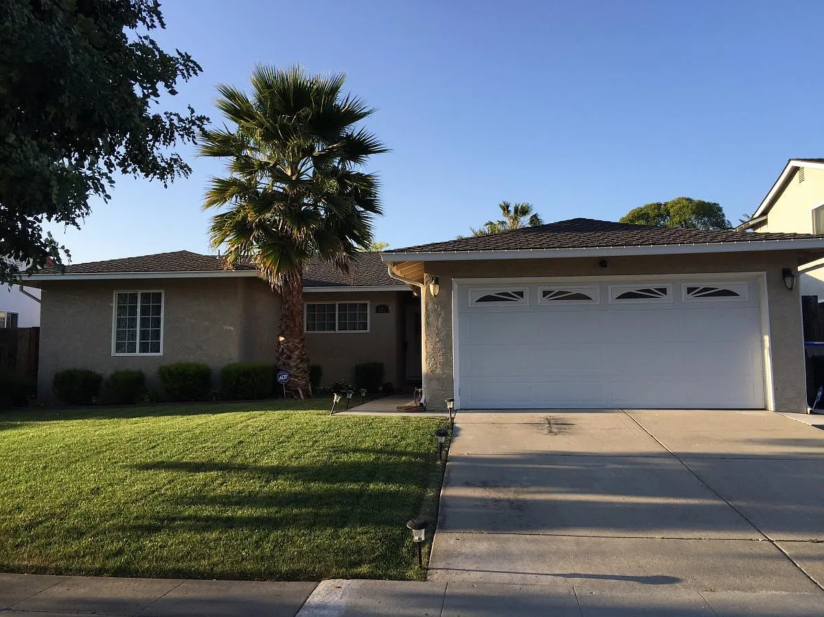 573 Elvis Dr photo 1
