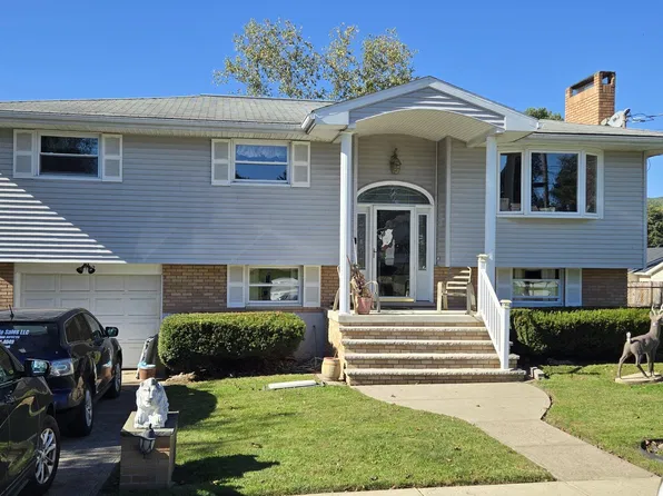 102 Mackie Ln, Taylor, PA 18517