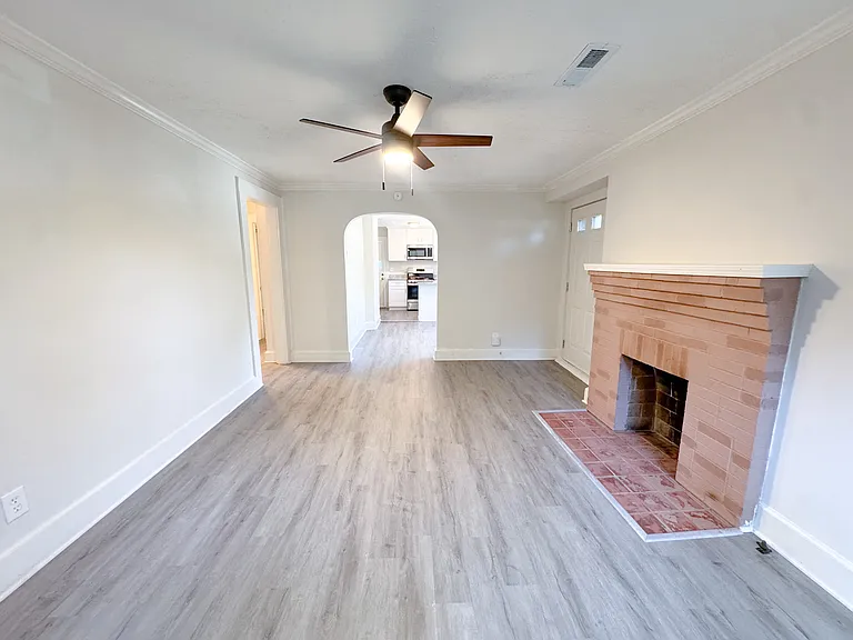 2425 Maple Rd SE — Photo 6