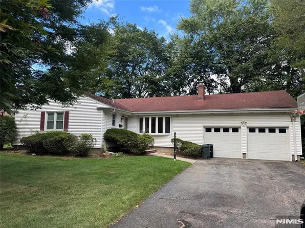 21 Laurence Ct, Closter, NJ 07624