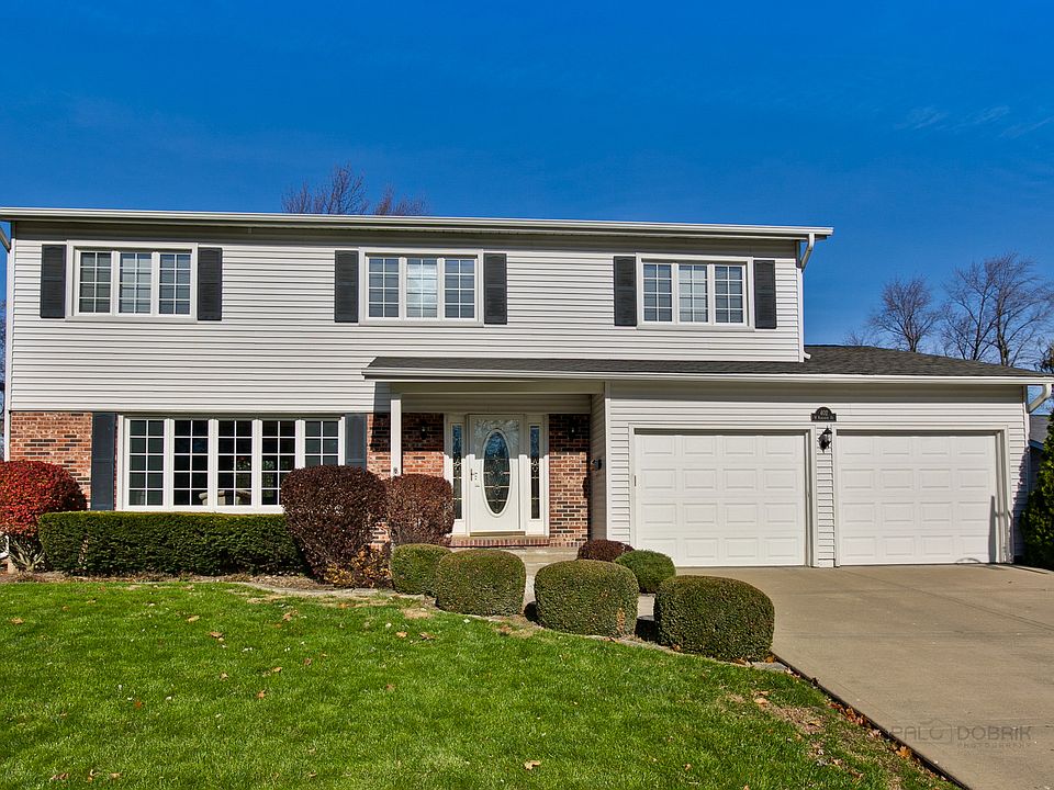1st image of 402 W Kingsbury Dr