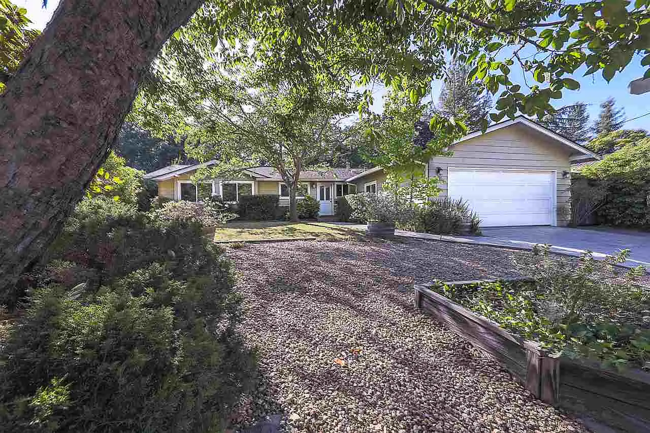 224 Twinview Dr photo 1