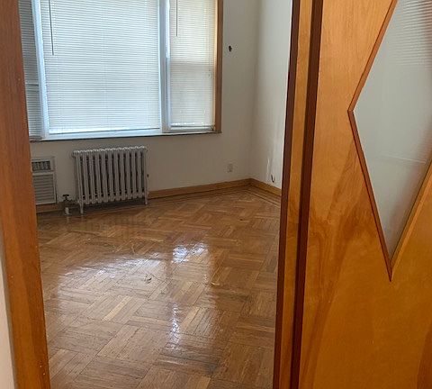 5th image of 2059 35th St Floor 1