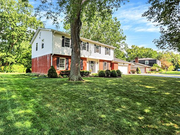 3rd image of 8939 Sassafras Ct
