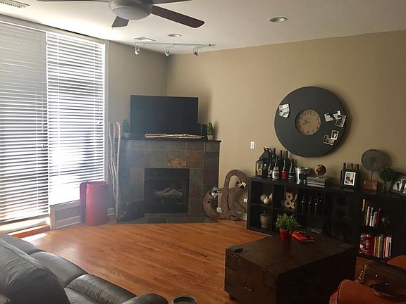 2nd image of 1926 S Wabash Ave Unit 2