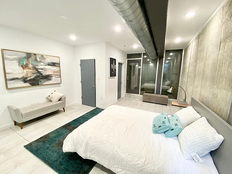 1233 N Franklin St #1 — Photo 9