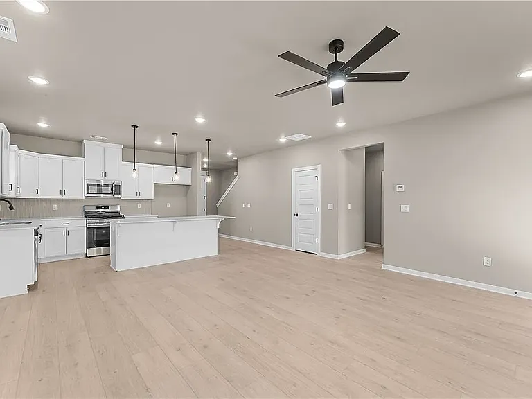 5911 SW Chiefs Ave — Photo 13