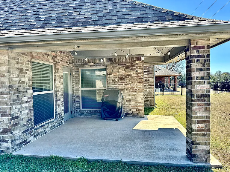 1106 Remington Ct — Photo 33