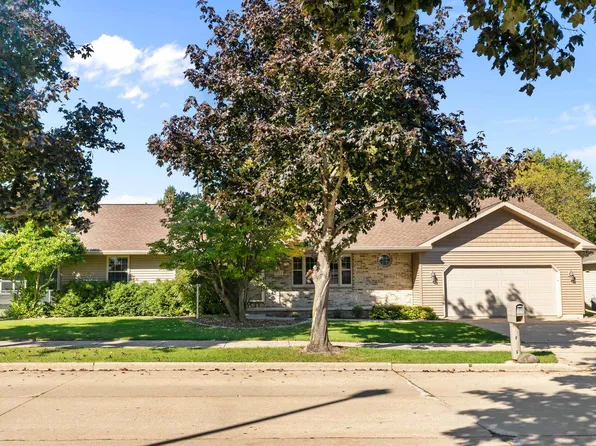 151 Graceland Dr, Oshkosh, WI 54904