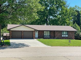 522 Sun Valley Dr, Farmington, MO 63640