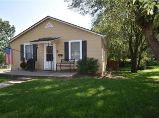 601 W 27th St, Higginsville, MO 64037
