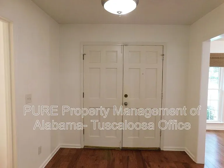 1213 Heritage Ln — Photo 5