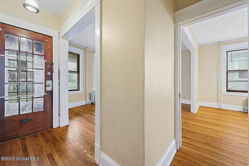 5th image of 257 Manning Boulevard