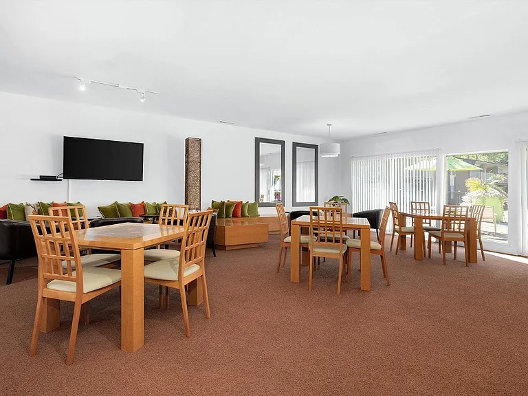 Kensington Manor Apartments — Photo 30