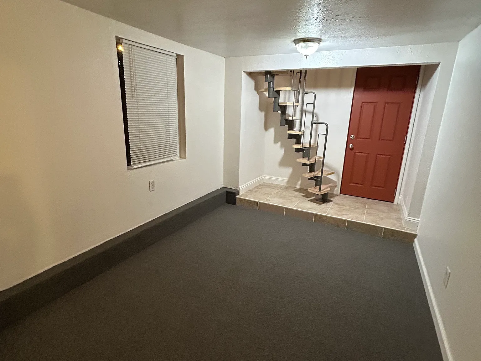 3 bed, 800 sqft, $1,945 — Photo 3