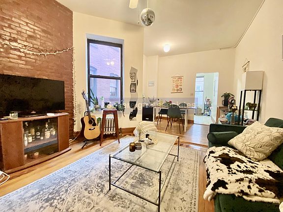 3rd image of 217 W 106th St APT 4W