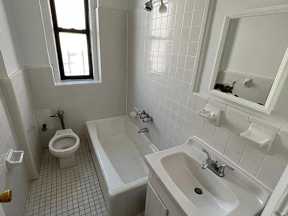 2nd image of 655 E 222nd St #4J