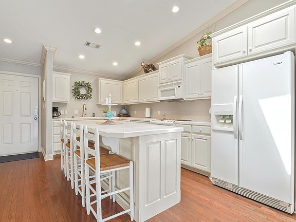 4th image of 112 Catalina Cir #F3