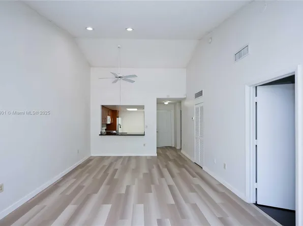 446 SW 113th Way #446, Hollywood, FL 33025