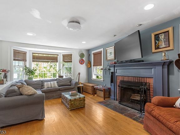 4th image of 12 Overlook Ave