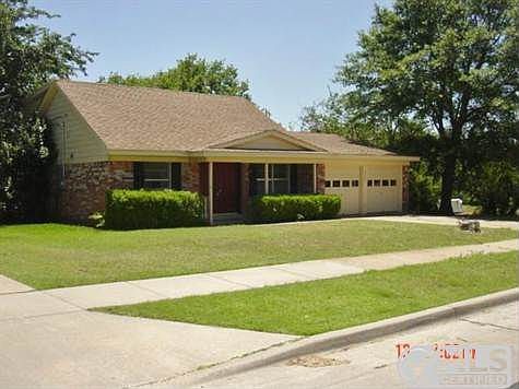 2nd image of 2300 Woodlawn Dr