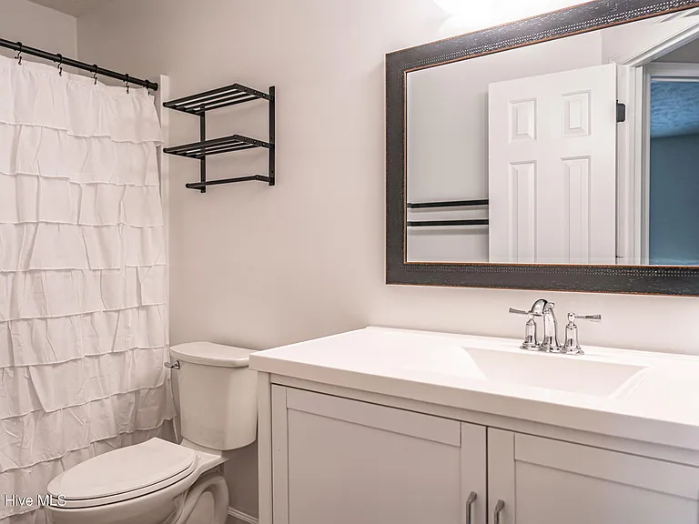 1355 Longleaf Dr E — Photo 9