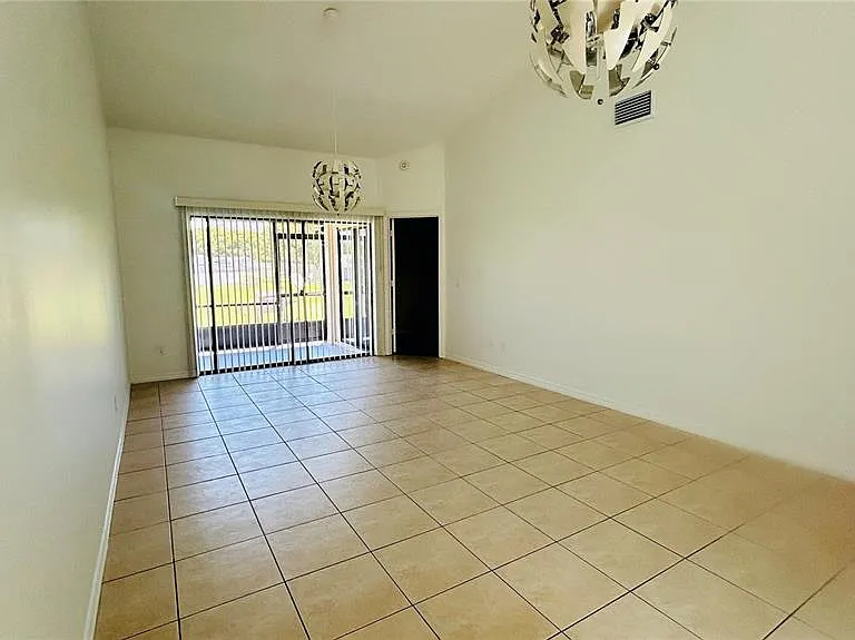 12121 Augusta Woods Cir — Photo 4