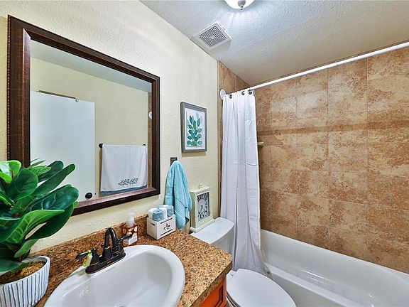 5th image of 695 Belflower Pl