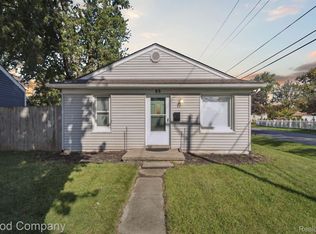 95 Chopin St, Troy, MI 48083