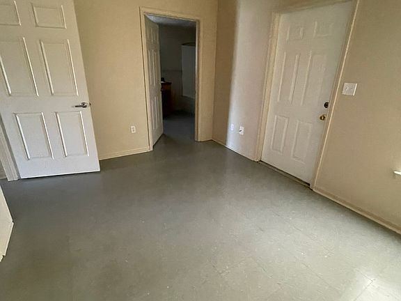 3rd image of 216 Hudson Ln