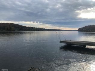 71 S Lakeside Ave, Lake Hopatcong, NJ 07849