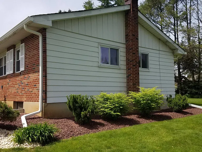Mosser Dr — Photo 10