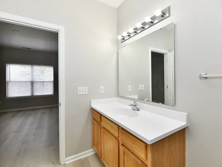 10416 Platinum Dr — Photo 32