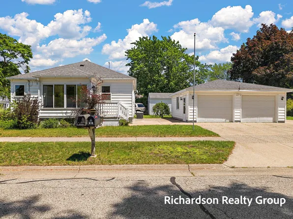 1702 Waverly Ave, Grand Haven, MI 49417