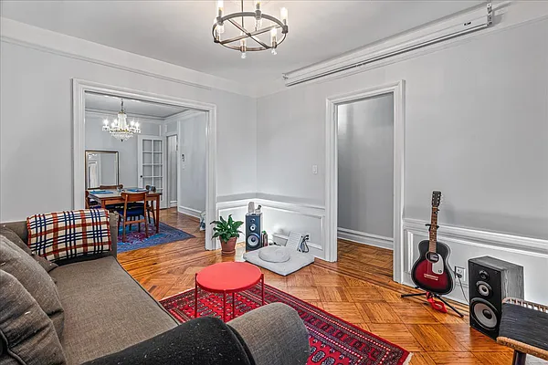 9204 Ridge Boulevard 