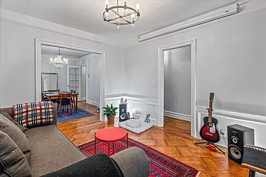 9204 Ridge Boulevard