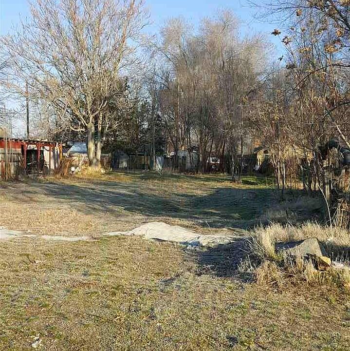 2nd image of 308-310 W Owyhee Ave