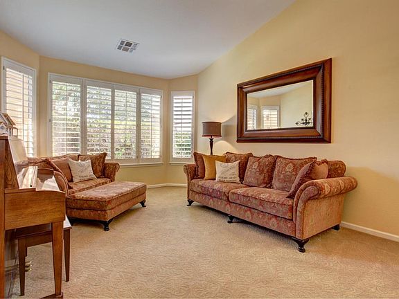 5th image of 834 W Azalea Dr