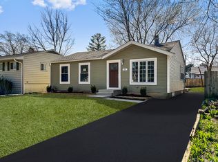 64 N Fairlawn Ave, Mundelein, IL 60060